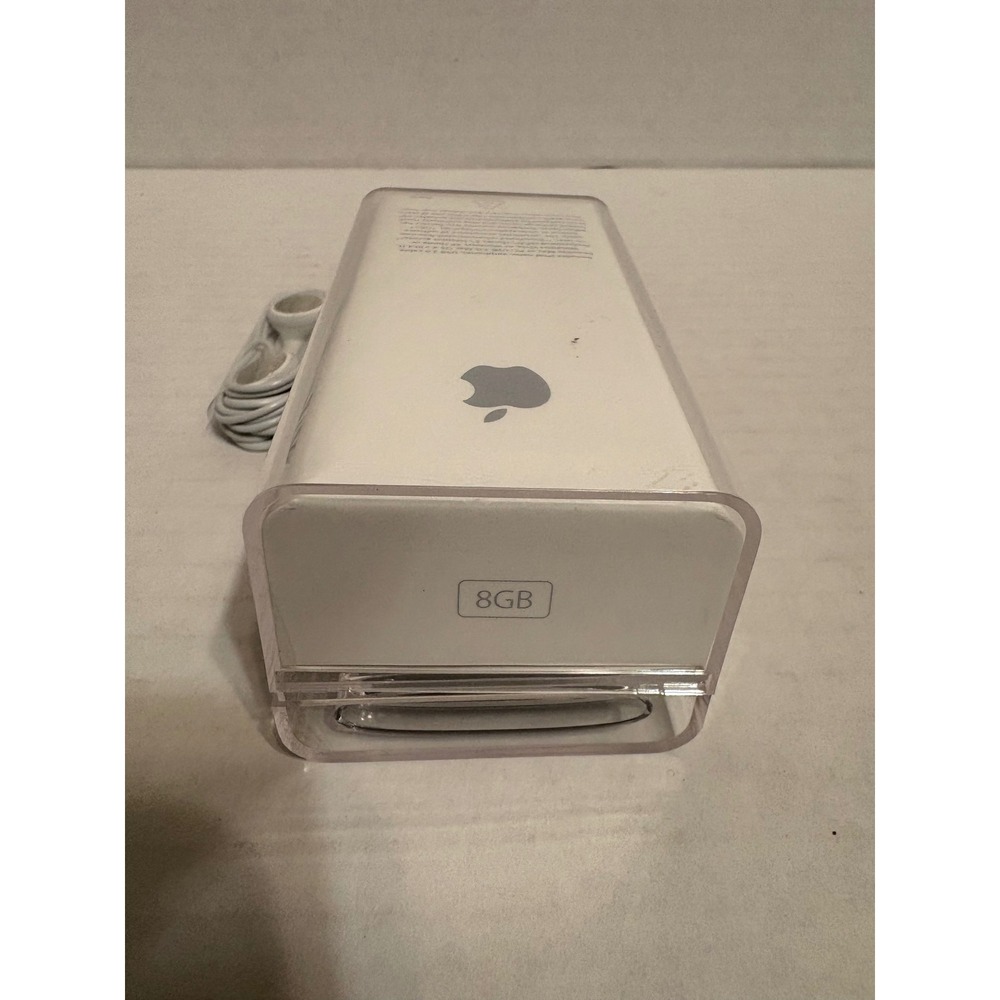 Apple iPod nano 5th Gen 8GB Silver MP3 Player A1320 PC535LL/A Case & Earbuds - Picture 3 of 6